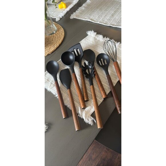 8-Piece Kitchen Set with Natural Acacia Wooden Handles,Food-Grade Silicone - Picture 3 of 16